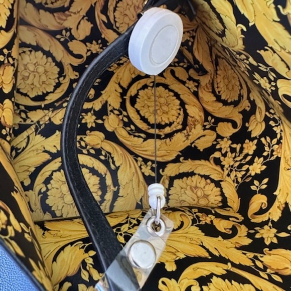 NWOT WOMEN'S VERSACE TOTE SHOULDER BAG WITH ADDITIONAL ATTACHED VERSACE  PURSE - Picture 10 of 16